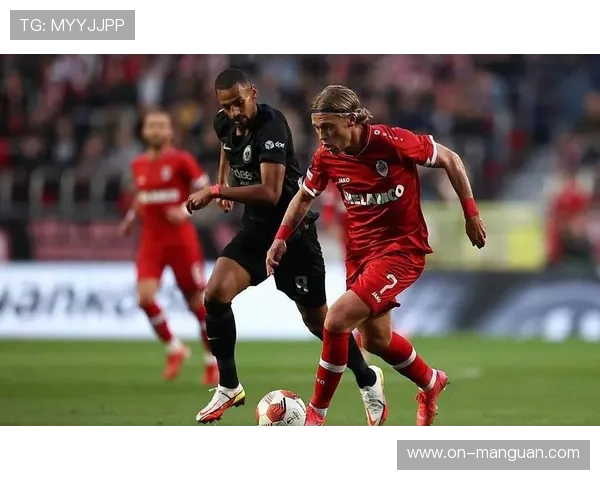 拜仁慕尼黑4-0大胜法兰克福，穆西亚拉一条龙破门引爆安联球场